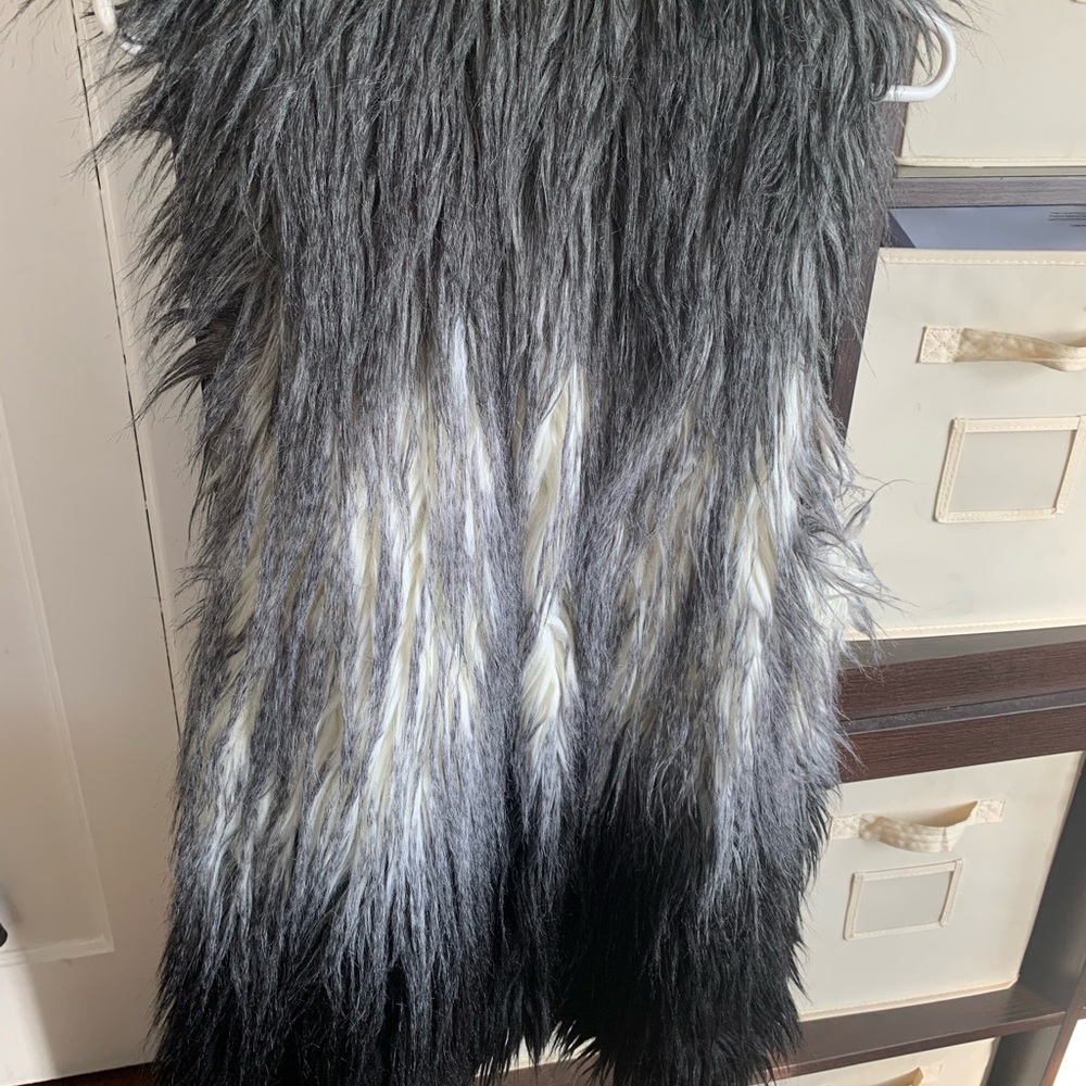 Faux Fur Vest - Picture 3 of 3